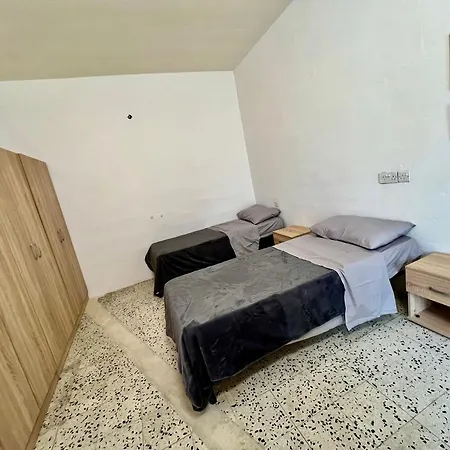Pensión A Lovely 3 Bedroom Townhouse In Msida