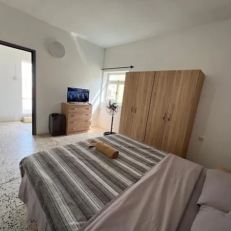 A Lovely 3 Bedroom Townhouse In *