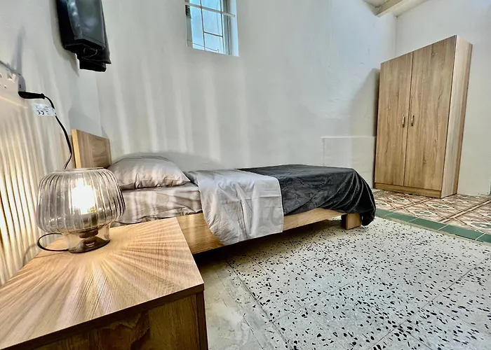 A Lovely 3 Bedroom Townhouse In *