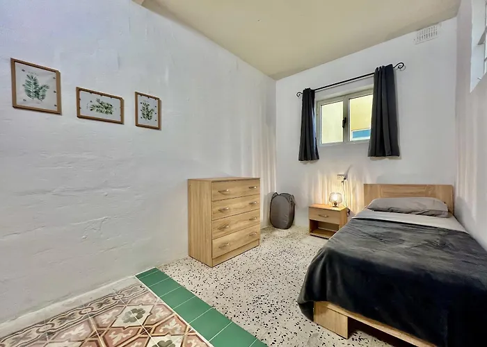 A Lovely 3 Bedroom Townhouse In Msida